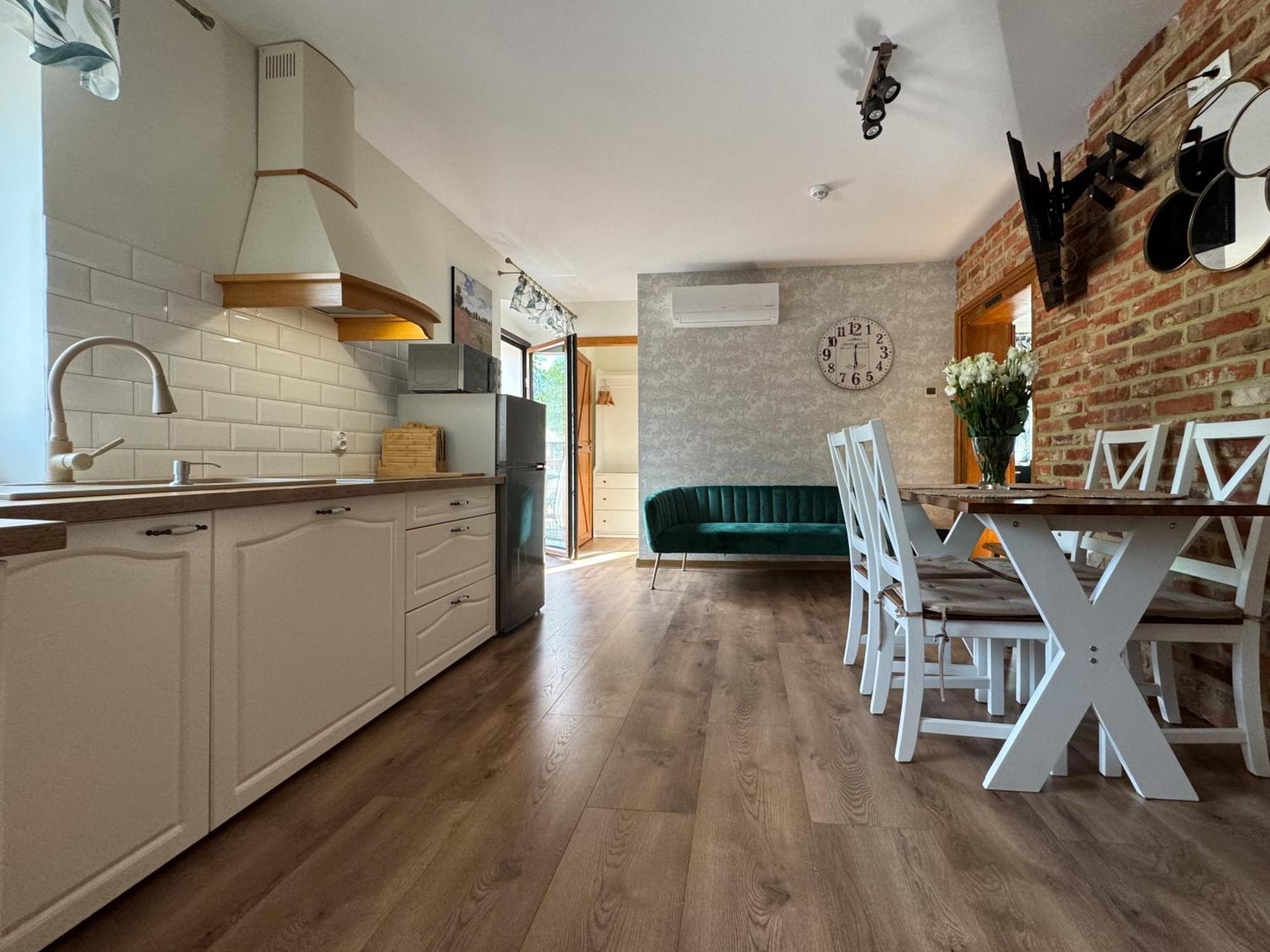 Apartamenty Komarno 46 Jacuzzi&Sauna Exterior foto